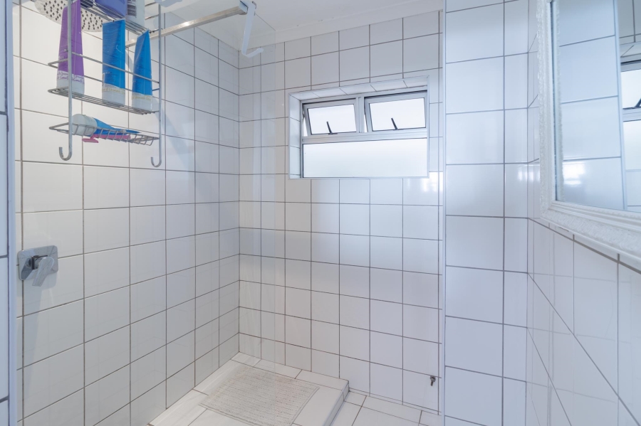 To Let 2 Bedroom Property for Rent in Bantry Bay Western Cape